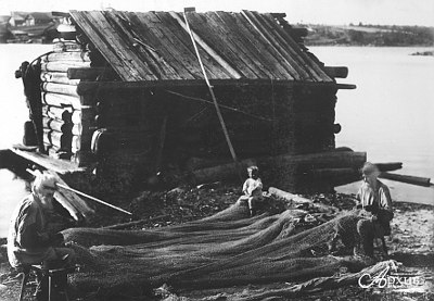 Чинка сетей на озере Сегозеро. Повенецкий уезд, 1901 г. Автор съёмки И.А. Никольский